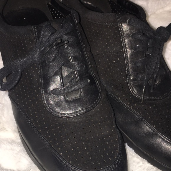 Sz 8 Cole Haan black perforated suede loafer - Picture 2 of 4